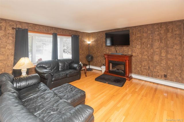 6 Reggie Drive, Wappingers Falls, NY 12590