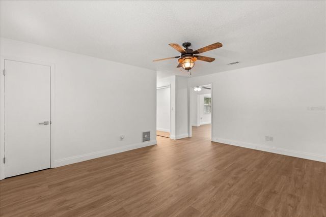 210 KENSINGTON AVENUE, Deland, FL 32724