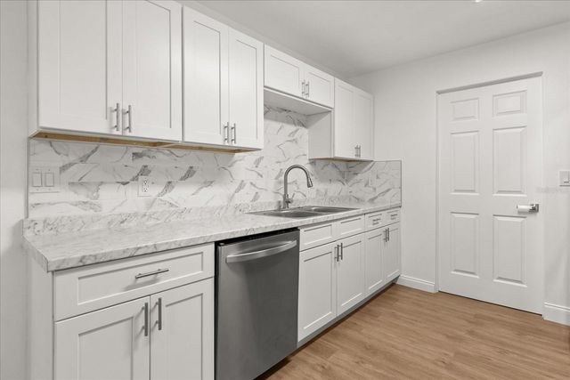 210 KENSINGTON AVENUE, Deland, FL 32724
