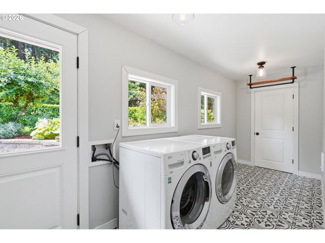 18833 Se RIVER Rd, Milwaukie, OR 97267