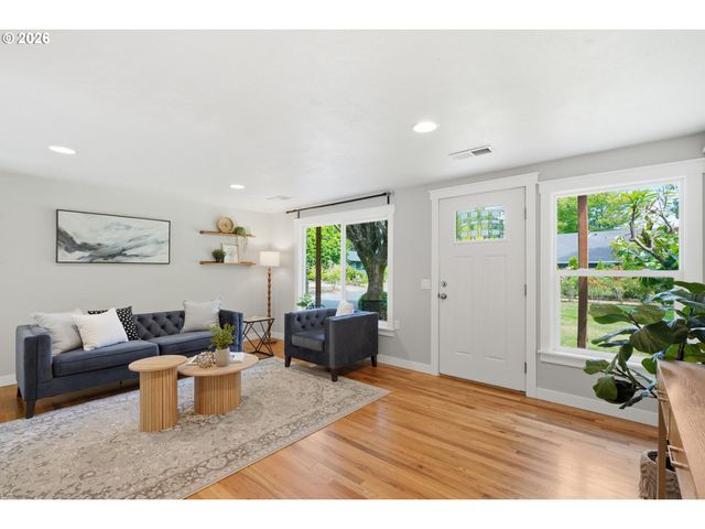 18833 Se RIVER Rd, Milwaukie, OR 97267