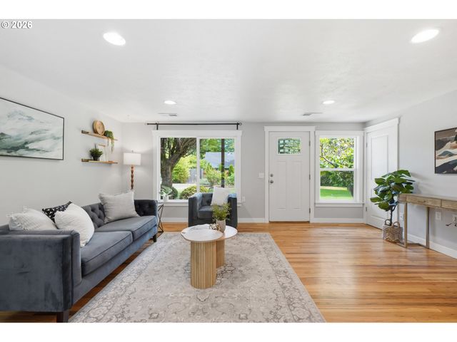 18833 Se RIVER Rd, Milwaukie, OR 97267