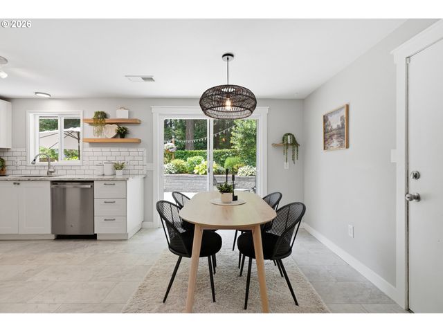 18833 Se RIVER Rd, Milwaukie, OR 97267