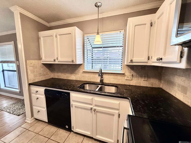 955 Ridgepoint Ct, Baton Rouge, LA 70810