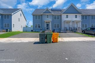 21 Sea Point Drive, Lakewood, NJ 08701