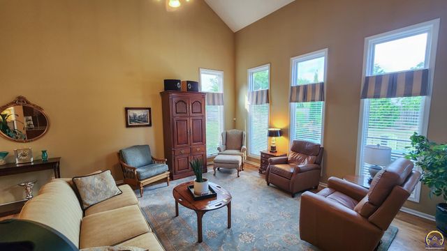 3728 SW Stonybrook DR, Topeka, KS 66610