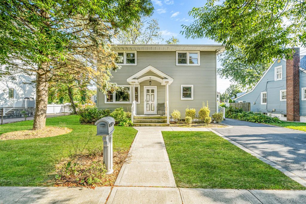 263 Waco Street, Lindenhurst, NY 11757 — photo 2