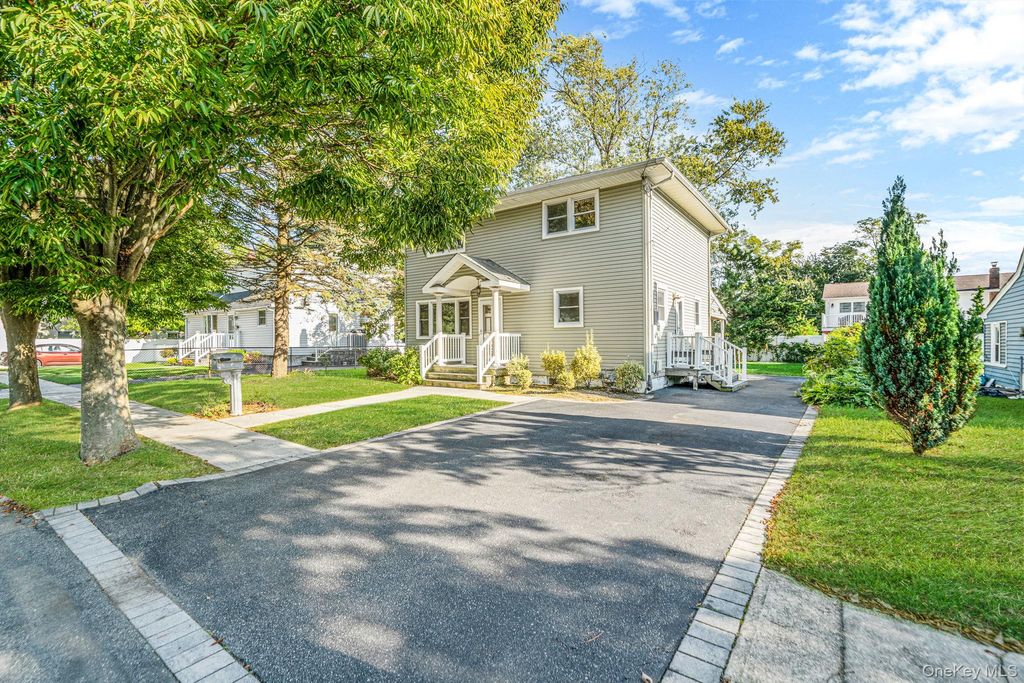 263 Waco Street, Lindenhurst, NY 11757 — photo 3