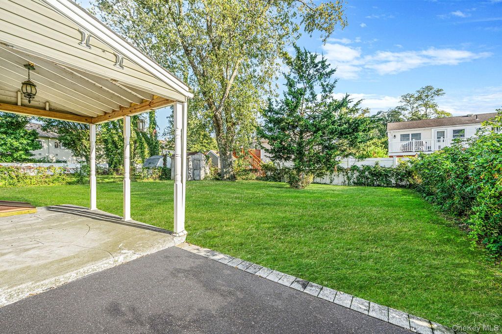 263 Waco Street, Lindenhurst, NY 11757 — photo 5
