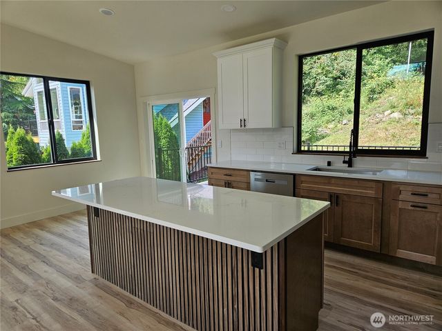 647 Rainbow Drive, Sedro Woolley, WA 98284