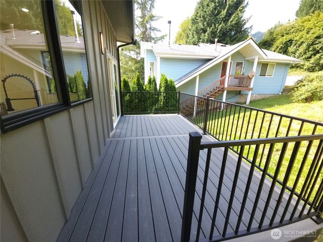 647 Rainbow Drive, Sedro Woolley, WA 98284