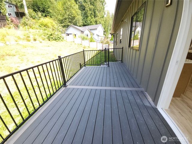 647 Rainbow Drive, Sedro Woolley, WA 98284
