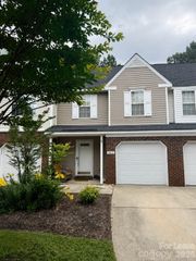 882 Pelican Bay Drive, Pineville, NC 28134