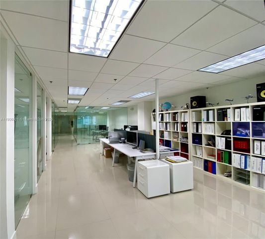 1000 Brickell Ave 550, Miami, FL 33131