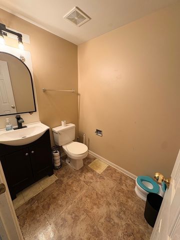 1422 W SPLIT OAK Circle, Round Lake Beach, IL 60073