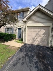 1422 W SPLIT OAK Circle, Round Lake Beach, IL 60073