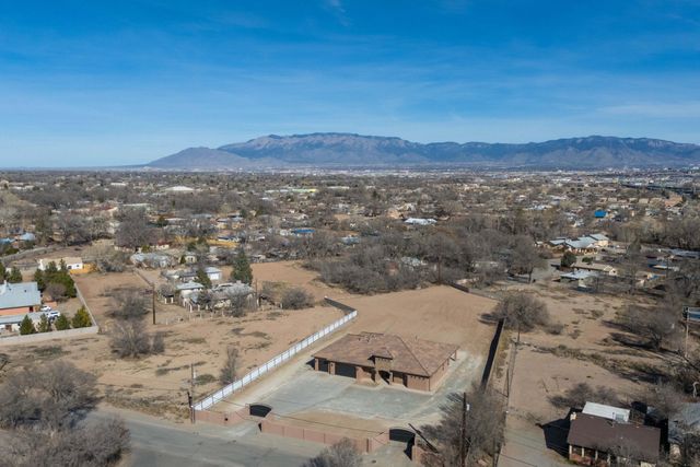 1202 Gabaldon Road NW, Albuquerque, NM 87104