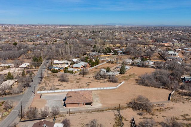 1202 Gabaldon Road NW, Albuquerque, NM 87104