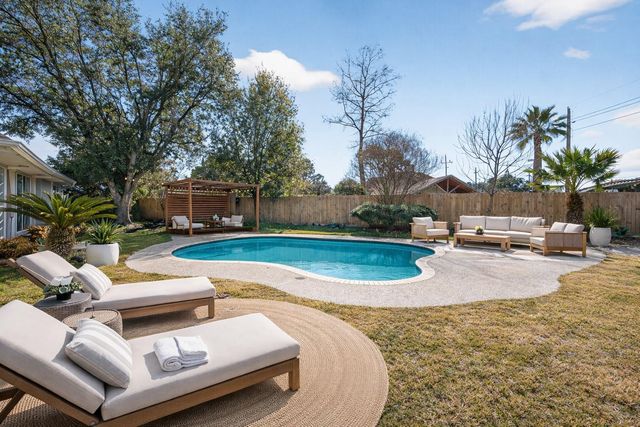 15619 Winding Valley Drive, Houston, TX 77095