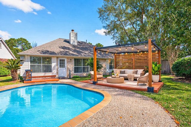 15619 Winding Valley Drive, Houston, TX 77095