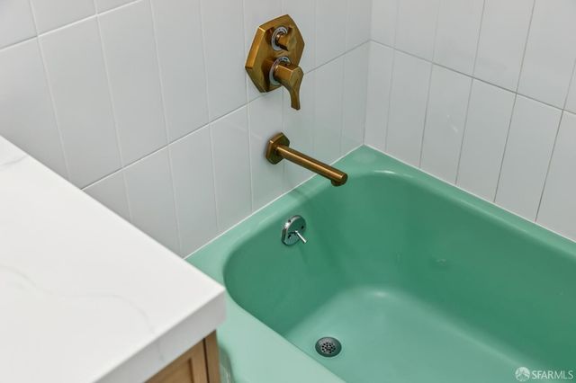 208 Harkness Avenue, San Francisco, CA 94134