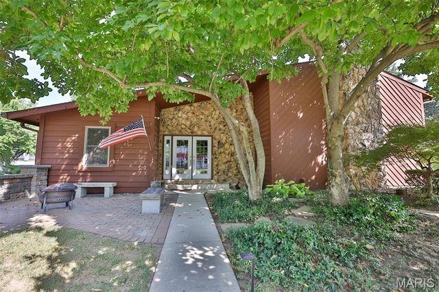 703 Peachtree Trail, Collinsville, IL 62234