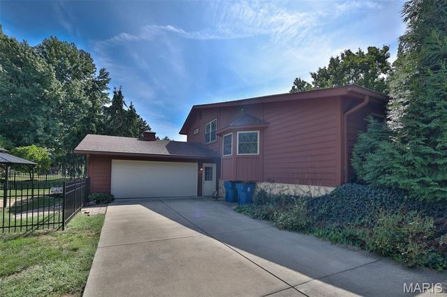 703 Peachtree Trail, Collinsville, IL 62234