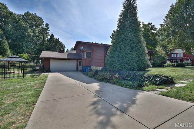 703 Peachtree Trail, Collinsville, IL 62234