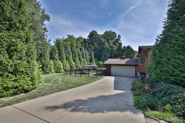 703 Peachtree Trail, Collinsville, IL 62234