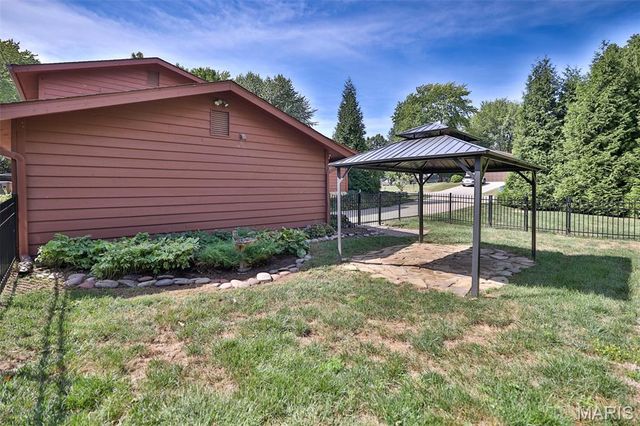 703 Peachtree Trail, Collinsville, IL 62234