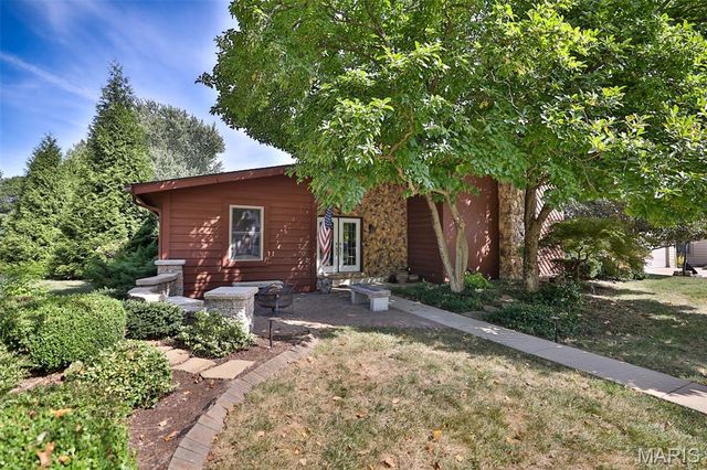 703 Peachtree Trail, Collinsville, IL 62234