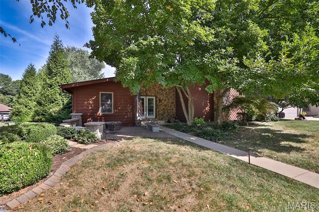 703 Peachtree Trail, Collinsville, IL 62234