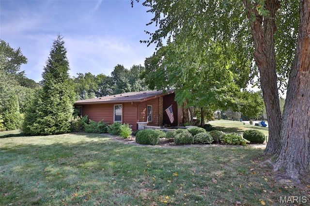 703 Peachtree Trail, Collinsville, IL 62234