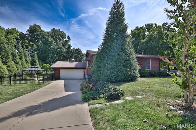703 Peachtree Trail, Collinsville, IL 62234