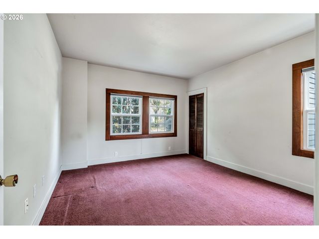 532 Se PEACOCK Ln, Portland, OR 97214