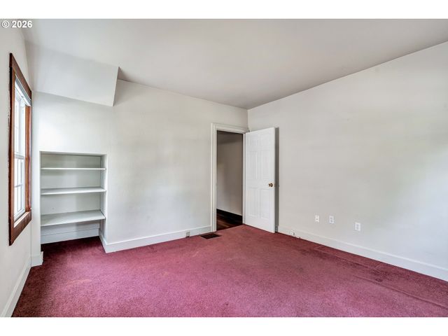 532 Se PEACOCK Ln, Portland, OR 97214