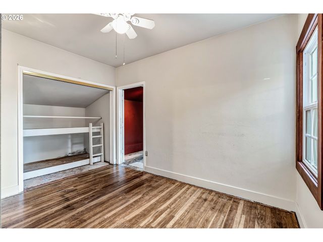 532 Se PEACOCK Ln, Portland, OR 97214