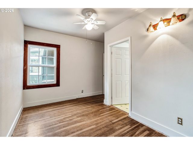 532 Se PEACOCK Ln, Portland, OR 97214