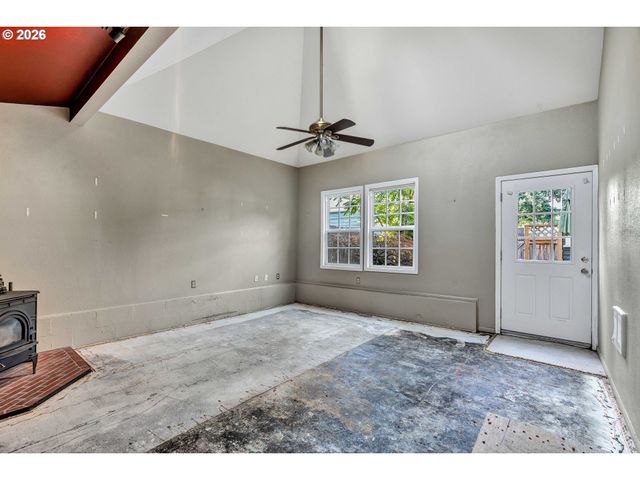 532 Se PEACOCK Ln, Portland, OR 97214