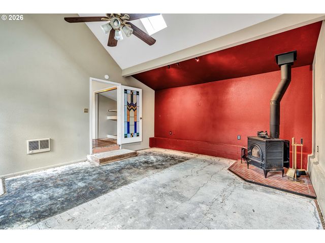 532 Se PEACOCK Ln, Portland, OR 97214