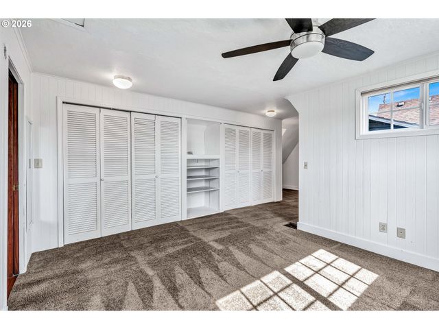 532 Se PEACOCK Ln, Portland, OR 97214