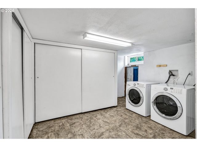532 Se PEACOCK Ln, Portland, OR 97214