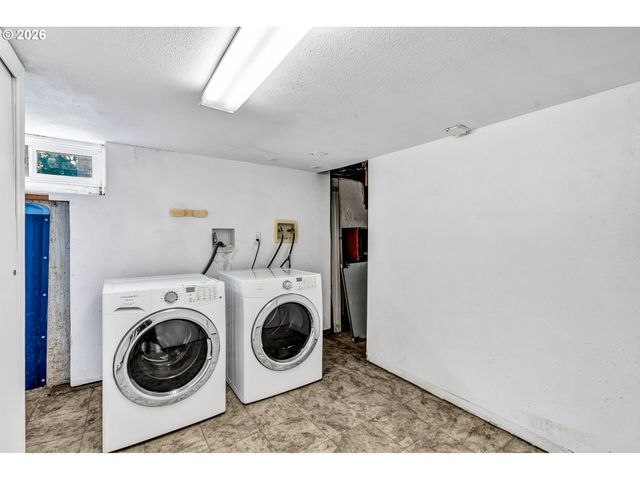 532 Se PEACOCK Ln, Portland, OR 97214