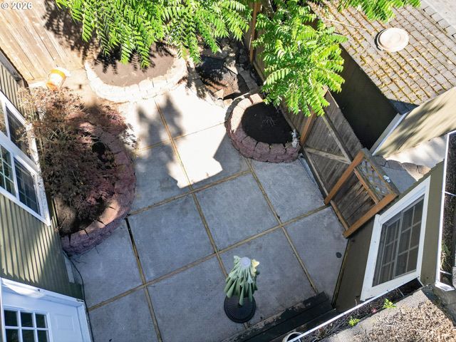 532 Se PEACOCK Ln, Portland, OR 97214