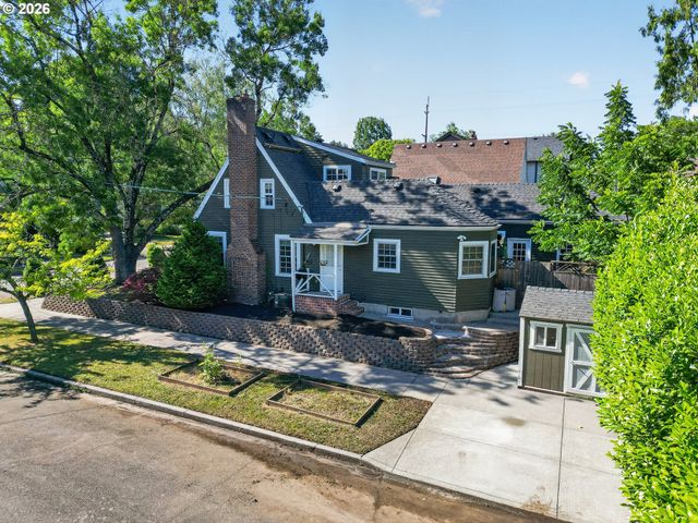 532 Se PEACOCK Ln, Portland, OR 97214