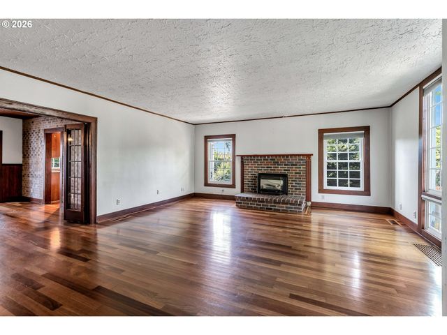 532 Se PEACOCK Ln, Portland, OR 97214