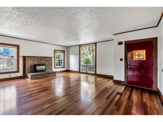 532 Se PEACOCK Ln, Portland, OR 97214