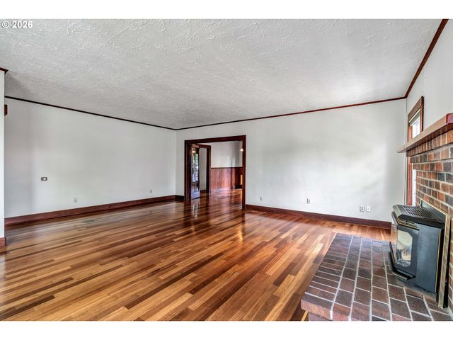 532 Se PEACOCK Ln, Portland, OR 97214