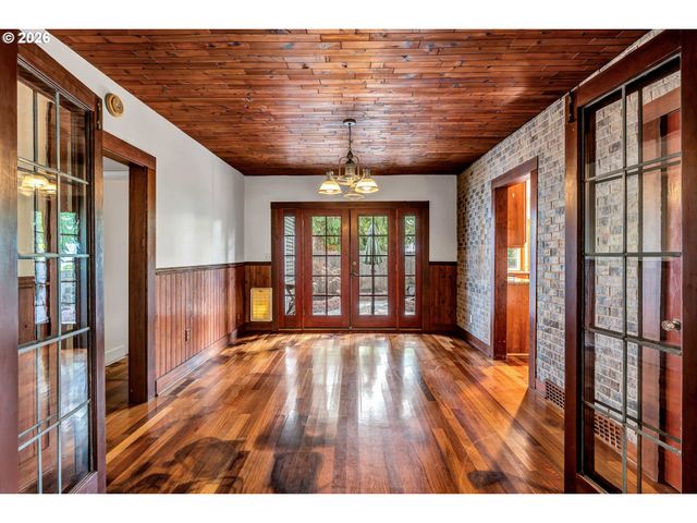 532 Se PEACOCK Ln, Portland, OR 97214