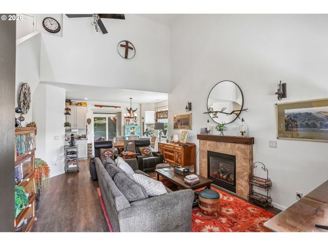 1641 Nw JEFFREY Ct, Mc Minnville, OR 97128